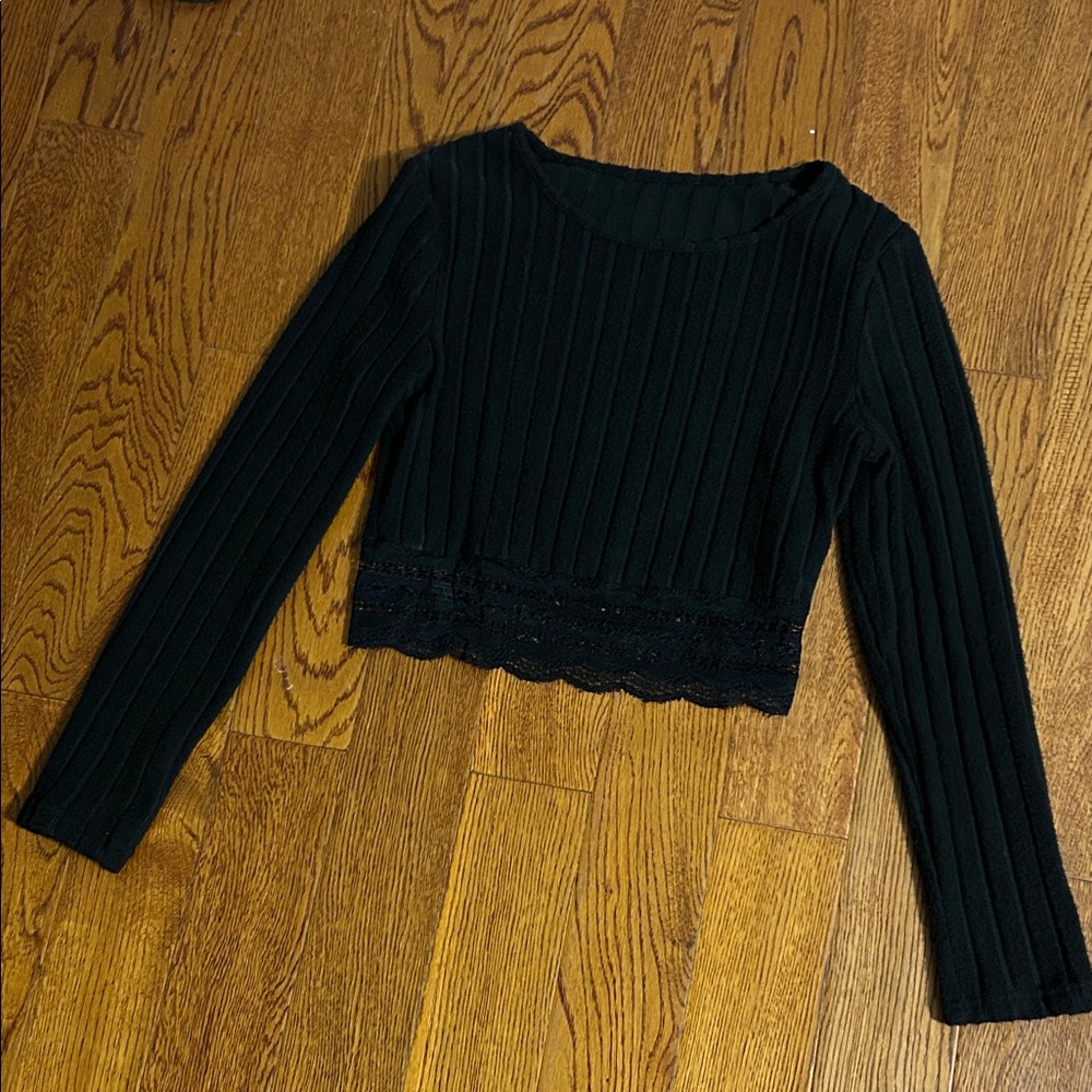 Chic Black Ribbed Women's Crop Top